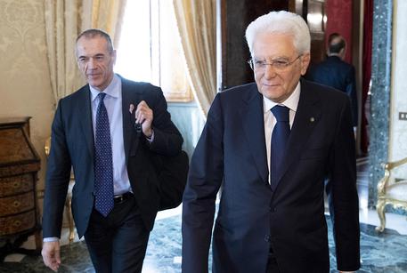 Italian Prime Minister-designate, Carlo Cottarelli (L), during the meeting with Italian President Sergio Mattarella at Quirinale Palace, Rome, Italy, 29 May 2018.
ANSA/QUIRINALE PRESS OFFICE/PAOLO GIANDOTTI
+++ ANSA PROVIDES ACCESS TO THIS HANDOUT PHOTO TO BE USED SOLELY TO ILLUSTRATE NEWS REPORTING OR COMMENTARY ON THE FACTS OR EVENTS DEPICTED IN THIS IMAGE; NO ARCHIVING; NO LICENSING +++
