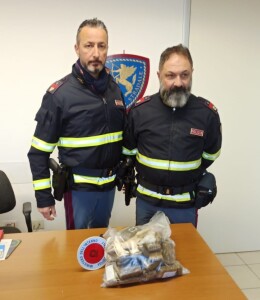 foto sequestro droga A1