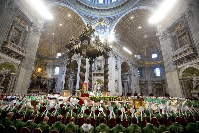 A general view of Saint Peter's Basilica as Pope Francis leads the opening Mass of The Extraordinary Synod of the family, Vatican City, 05 October 2014. 
ANSA/CLAUDIO PERI