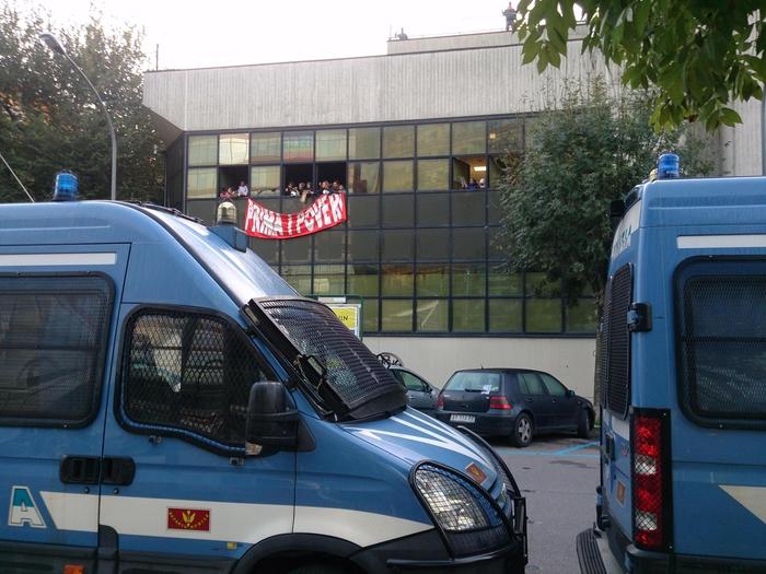Sgombero a Bologna in corso (foto di Federico Balletti )