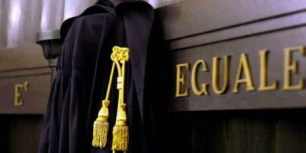 La_Giustizia_uguale_per_tutti-legge-450x300