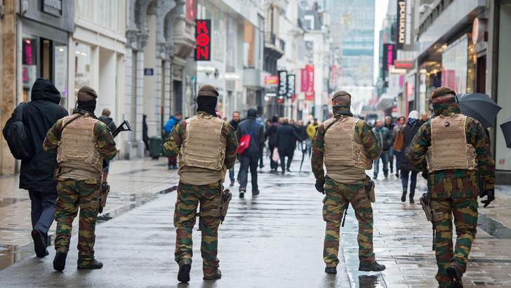 epa05035600 Soldiers and police patrol in Rue Neuve, the biggest shopping street in Brussels where all stores had to close following the terror alert level being elevated to 4/4, in Brussels, Belgium, 21 November 2015. Belgium raised the alert status at Level 4/4 as 'serious and imminent' threat of an attack, the main effect are closing of all Metro Line in Brussels, all soccer match of league one and two cancel in all country.  The Belgian government said it had concrete evidence of a planned terrorist attack that would have employed weapons and explosives.  EPA/STEPHANIE LECOCQ
