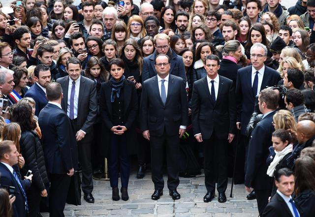 epa05027946 French Minister for Higher Education and Research Thierry Mandon (center L-R), French Education Minister Najat Vallaud-Belkacem, French President Francois Hollande and French Prime Minister Manuel Vallse observe a minute of silence for the victims of the 13 November attacks, at the Sorbonne University in Paris, France, 16 November 2015. More than 130 people have been killed in a series of attacks in Paris on 13 November, according to French officials. Eight assailants were killed, seven when they detonated their explosive belts, and one when he was shot by officers, police said. French President Francois Hollande says that the attacks in Paris were an 'act of war' carried out by the Islamic State extremist group.  EPA/STEPHANE DE SAKUTIN / POOL MAXPPP OUT