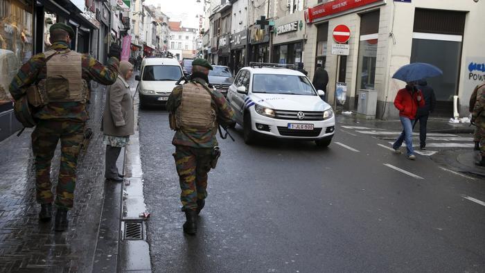 PARIGI PERQUISIZIONI