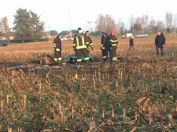 Foto: Libera - Cade ultraleggero a Pordenone: due morti.
