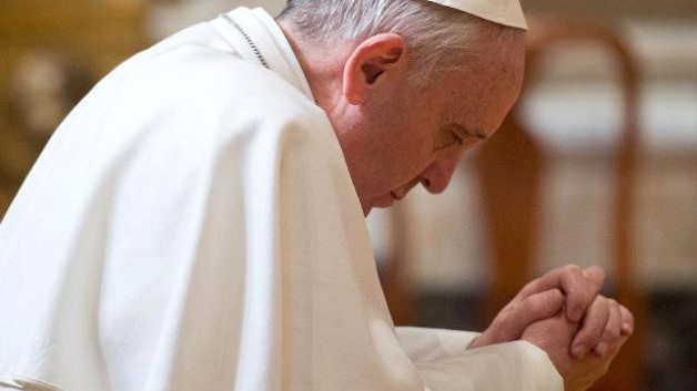 Papa-Francesco-in-preghiera
