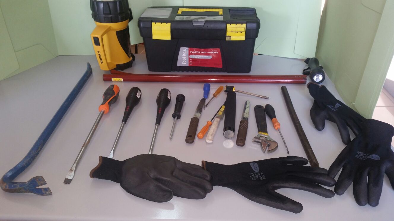 foto arnesi da scasso (Atina)