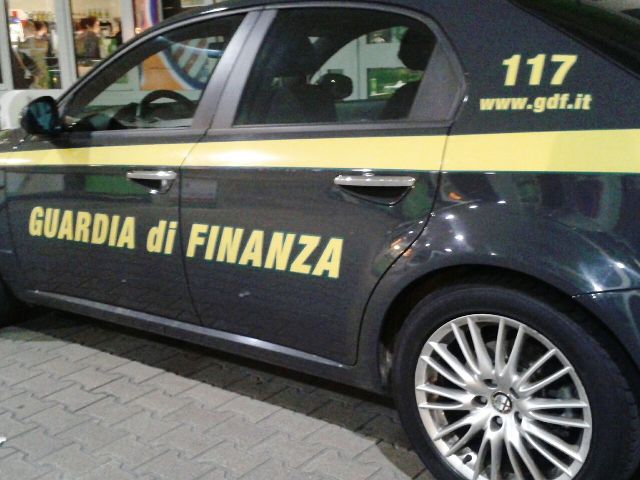 guardia_di_finanza_notte_01