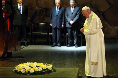 Pope Francis visits Yad Vashem
