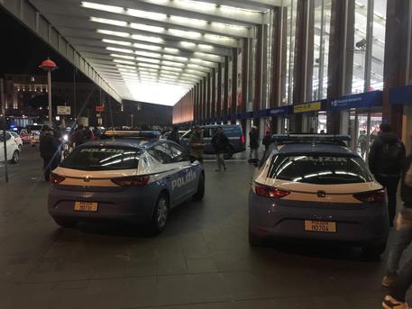 Uomo con fucile, evacuata stazione Roma Termini
