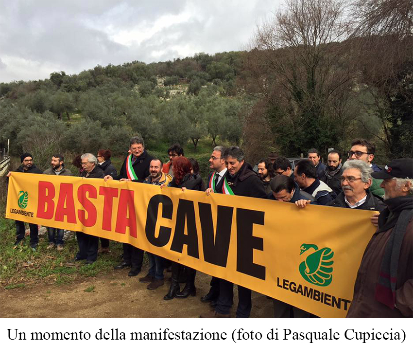 MANIFESTAZIONE NO CAVA