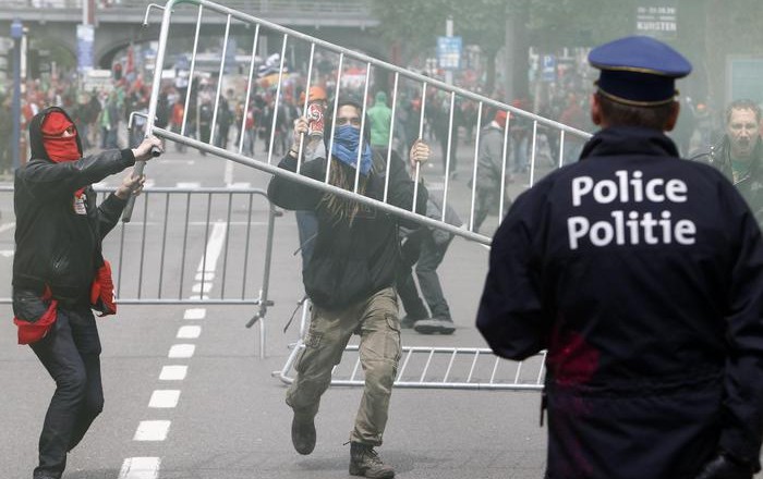 Scontri a Bruxelles a manifestazione contro austerità