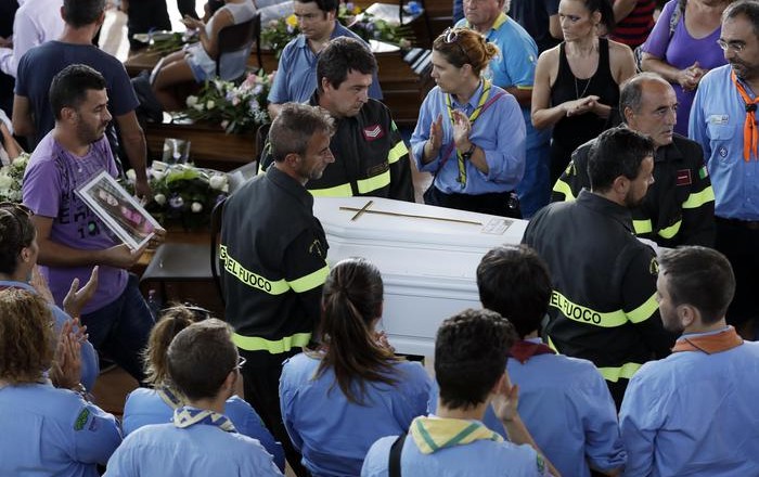 AD ASCOLI FUNERALI SOLENNI PER LE VITTIME DI ARQUATA