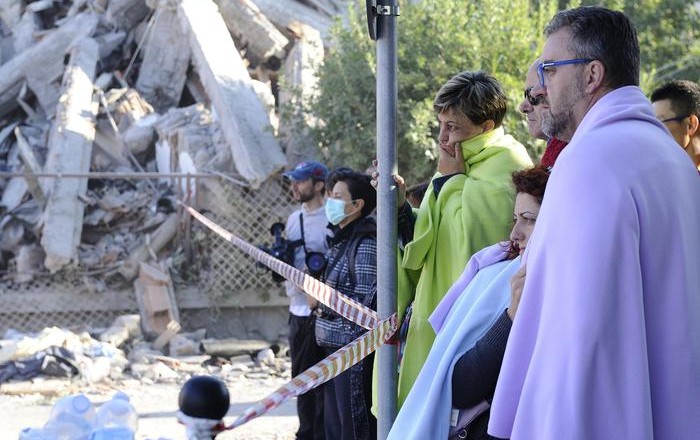 Sisma: Amatrice, estratto il corpo di una donna
