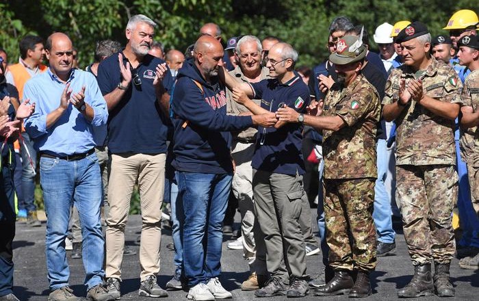 Sisma: aperto bypass ponte Tre Occhi, sindaco commosso