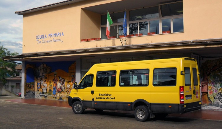 scuolabus cori