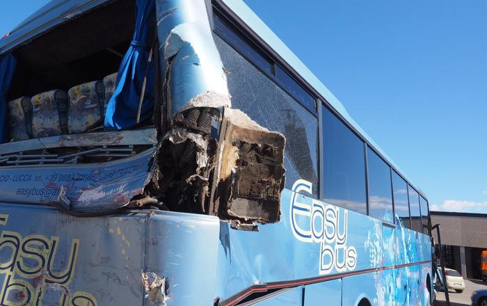 Incidenti stradali: scontro con mezzi pesanti in A1, feriti