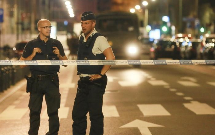 A man attacked soldiers in Brussels with a machete