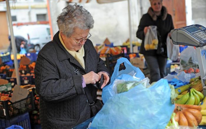 PACCHETTO POVERTA', 80 EURO A TESTA, TETTO 400 A FAMIGLIA