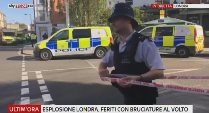 ++ Londra: testimoni, 'palla di fuoco su treno metro' ++