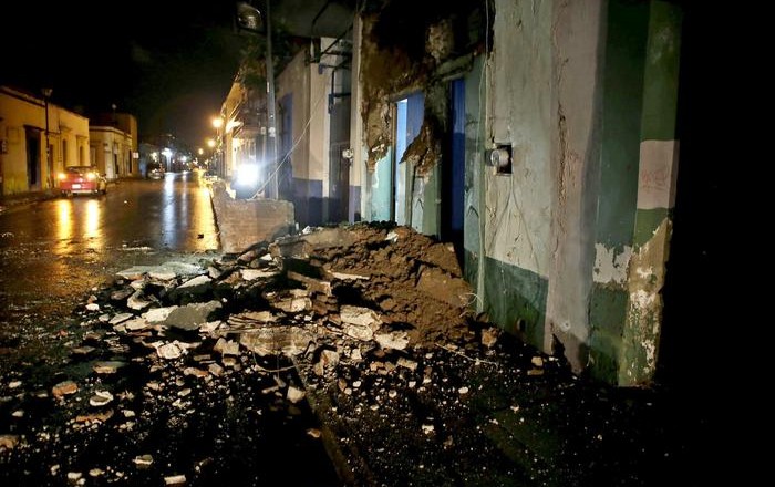 Earthquake of magnitude 8 on the Richter scale shakes Mexico