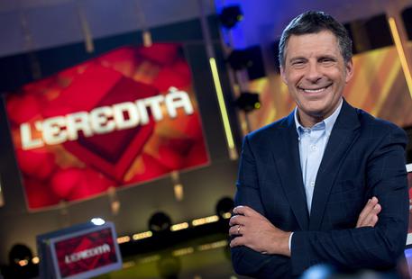 Il conduttore Fabrizio Frizzi in occasione della presentazione del programma Rai "L'eredità", Roma, 22 settembre 2016.
ANSA/MAURIZIO BRAMBATTI