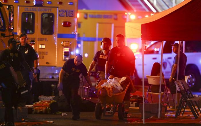 Las Vegas: almeno due morti e 24 feriti