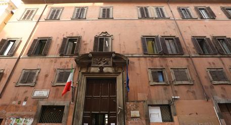 L'entrata al liceo Virgilio, Roma, 28 aprile 2016. ANSA/ FABIO CAMPANA