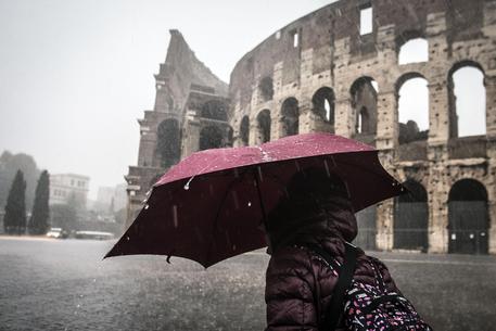Colosseo allagato per il maltempo sulla Capitale, Roma, 6 novembre 2014. ANSA/ANGELO CARCONI