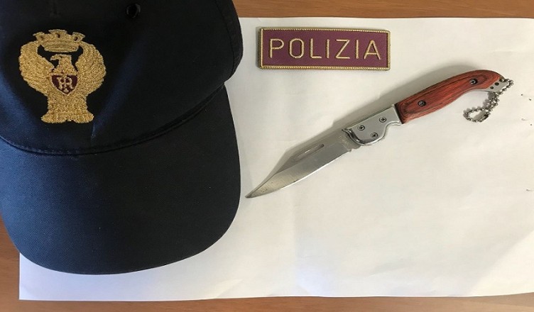 coltello-18-dicembre-2017-polizia