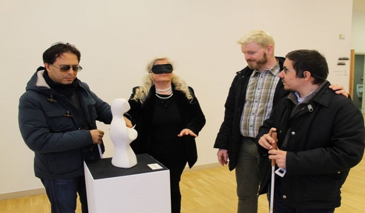 percorso-con-la-mascherina-insieme-ai-non-vedenti-delluic