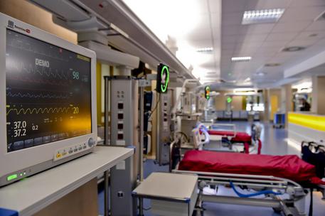 Il nuovo reparto di Terapia intensiva pediatrica dell'ospedale Santobono di Napoli inaugurato dal  governatore della Campania Vincenzo De Luca, 14 dicembre 2017. ANSA/ UFFICIO STAMPA REGIONE CAMPANIA 

+++ NO SALES, EDITORIAL USE ONLY +++
