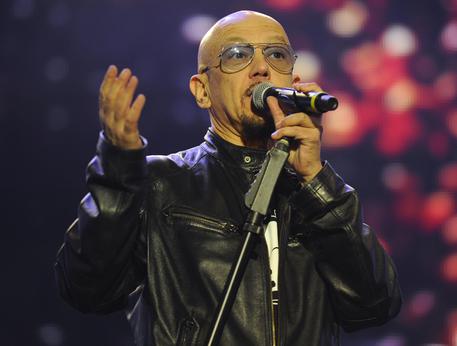 Enrico Ruggeri, durante la 25ma edizione del ''Concerto del Primo Maggio'' di Cgil, Cisl e Uil in Piazza San Giovanni in Laterano, Roma, 1 Maggio 2015. ANSA/GIORGIO ONORATI