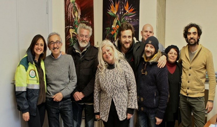 britti-foto-di-gruppo-con-volontari-e-operatori-21