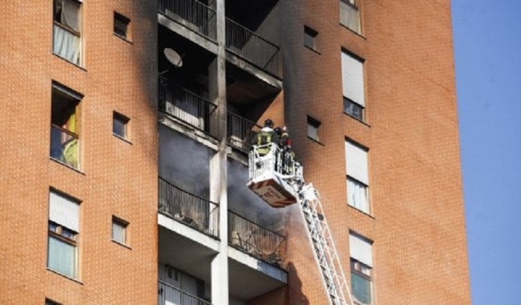 milano-incendio-palazzo