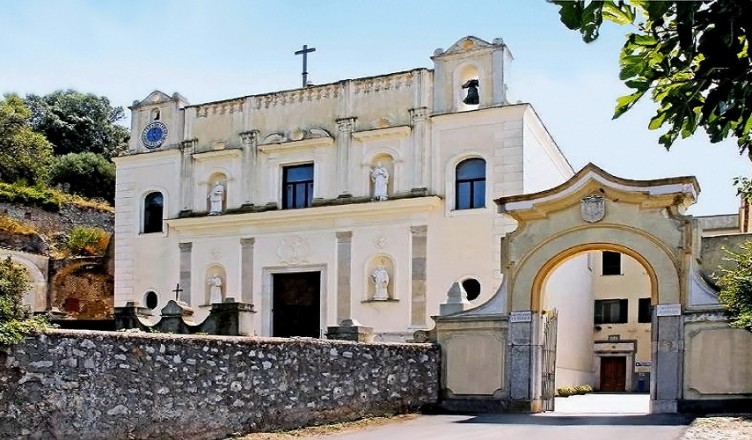 santuario-ssma-trinita-gaeta-montagna-spaccata