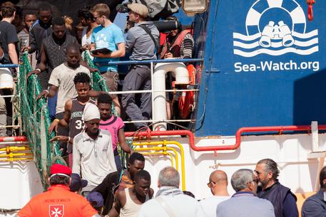 20180609 REGGIO CALABRIA CLJ

Sbarco di 232 migranti dalla nave Sea Watch.
La nave è rimasta diversi giorni in mare dopo
il recuperato in attesa di ricevere l'autorizzazione
ad attraccare in Italia.

Foto ANSA/Marco Costantino