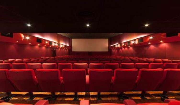 Le attuali condizioni in cui versa la Sala Troisi del "Piccolo Cinema America", per la salvaguardia della quale, in occasione di un open day all'interno del cinema stesso, l'Associazione "Piccolo Cinema America" che raccoglie ragazzi dai 15 ai 25 anni, ha illustrato un progetto di restyling che prevede, oltre alla sala cinematografica, aule studio e una biblioteca aperte 24 ore su 24. ANSA/ UFFICIO STAMPA ASSOCIAZIONE PICCOLO CINEMA AMERICA +++ NO SALES, EDITORIAL USE ONLY ++++