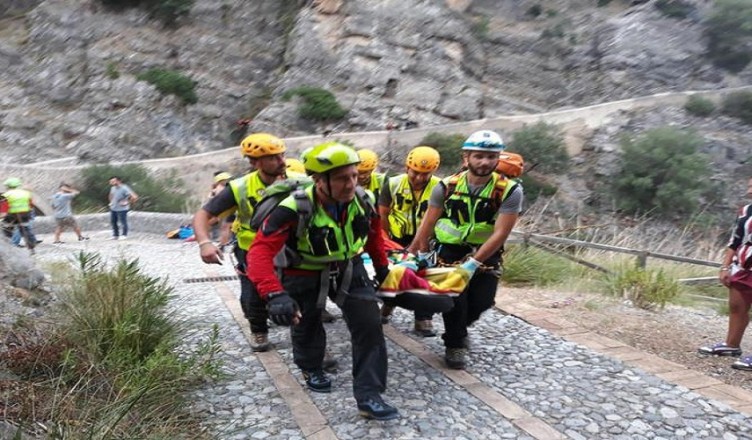 >>>ANSA/ LA PIOGGIA INGROSSA TORRENTE NEL COSENTINO, ALMENO 5 MORTI