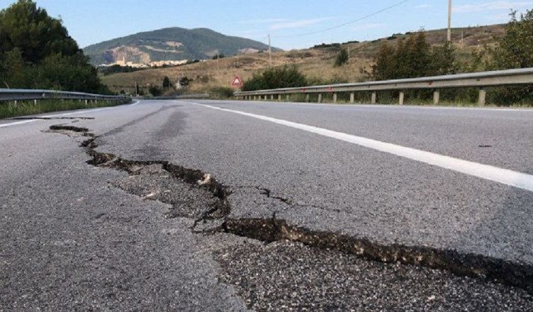 strada-terremoto
