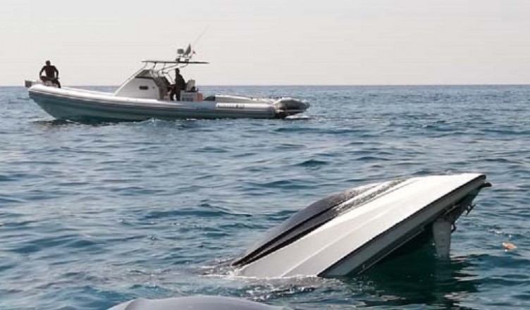 barca-naufragata-al-largo-di-capo-circeo