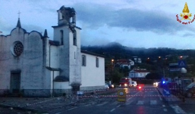 Campanile distrutto da fulmine nello spezzino