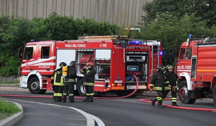 Incendi: deposito Milano; danni di grave entità a struttura