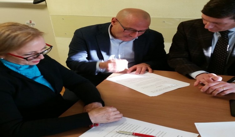 Enzo Valente firma
