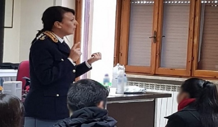 polizia-incontra-studenti-di-isola-e-frosinone