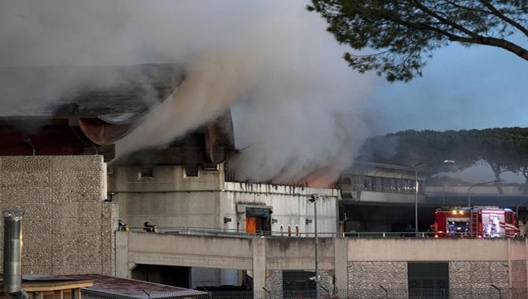 Maxirogo in impianto rifiuti a Roma,al lavoro pompieri
