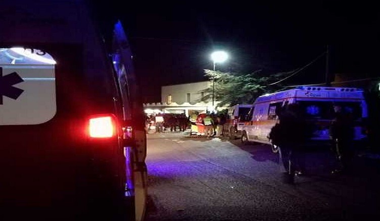 Panico in discoteca, muoiono schiacciati in sei