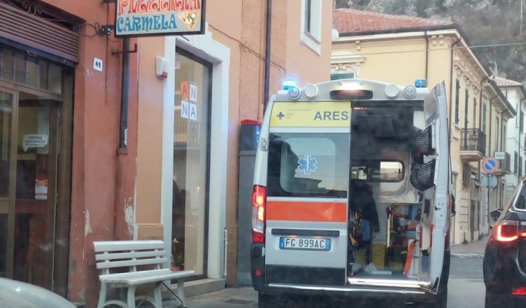 ambulanza vicino pizzeria carmela
