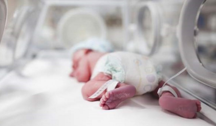 neonato piccolissimo