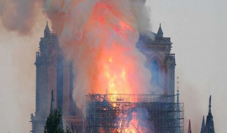 incendio parigi